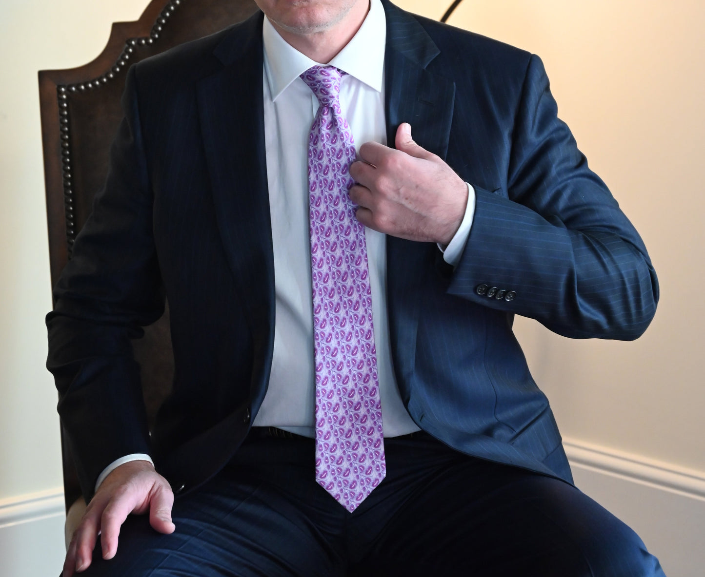 Man wearing the Villi silk tie inspired by the gastrointestinal mucosa