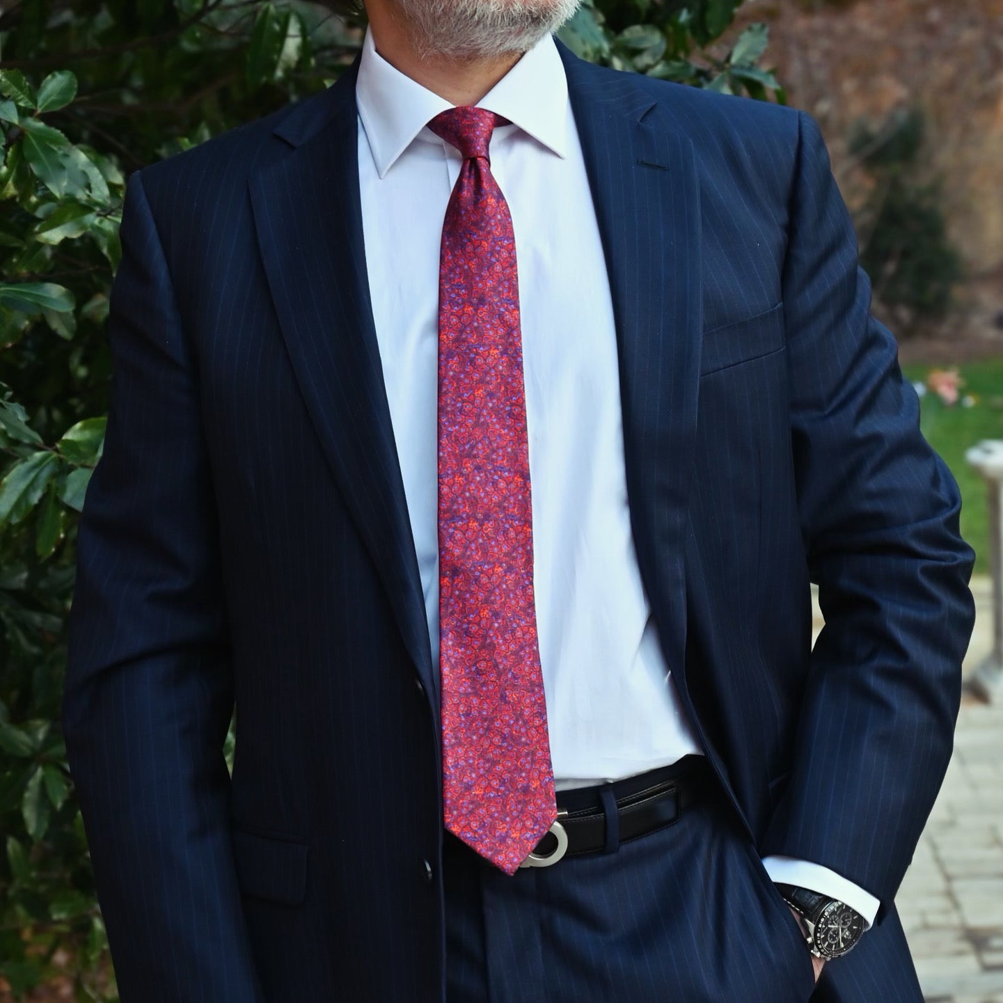 Man wearing the Complexion Gold tie, inspired by the epidermis